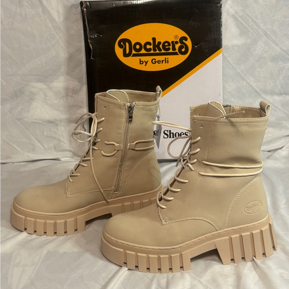 New Ladies size 40 ivory Docker’s Boots